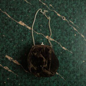 VINTAGE 1960'S Brown Velvet Kisslock Gold Chain Cocktail Bag